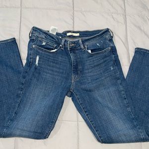 Levi’s 711 Skinny Jeans